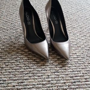aldo chrome pumps